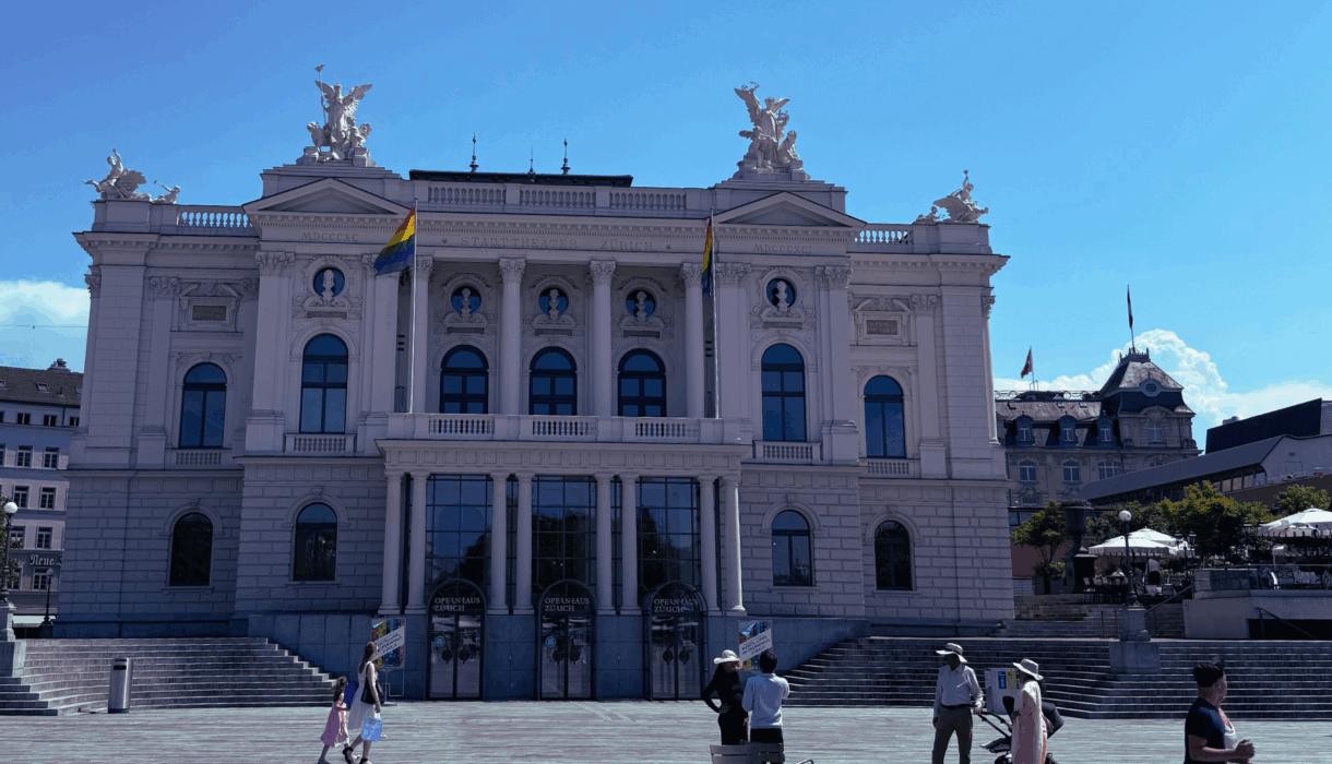 Top 3 Must-See Spots in Zurich A friendly, local website to help tourists discover the best of Zurich, from nature and nightlife to hidden gems — plus itineraries, map pins, and transportation services.